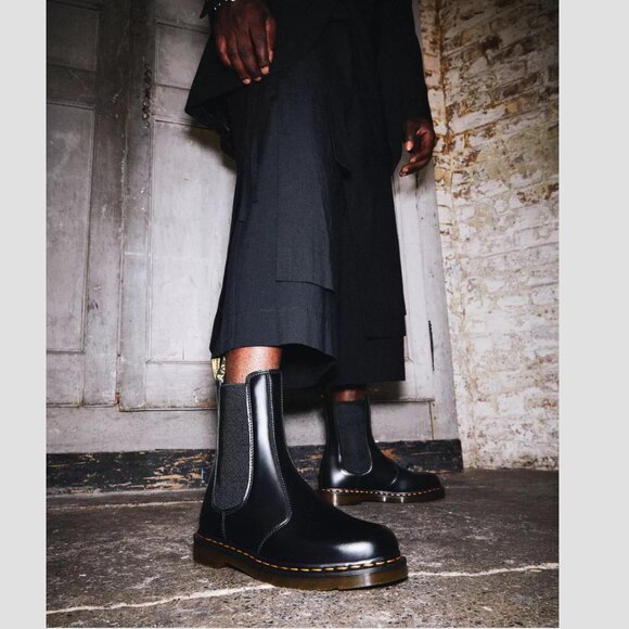 Dr Martens 2976 Hi Smooth Leather Chelsea Boots Black Tall Docs Women's 8 - Picture 1 of 8